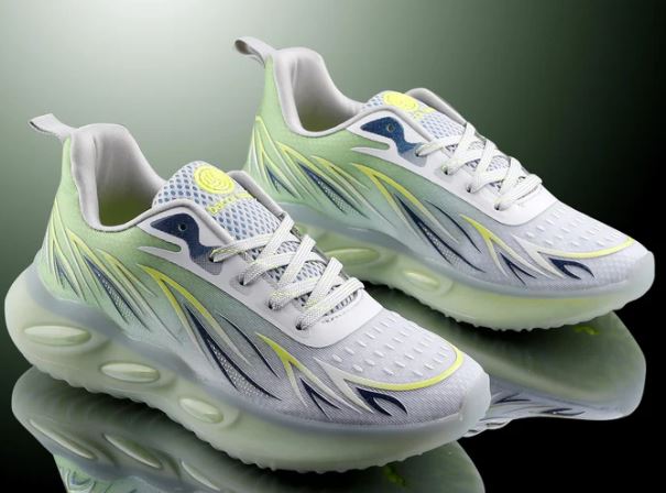 Men’s Running Shoes with Engineered Fishnet Upper