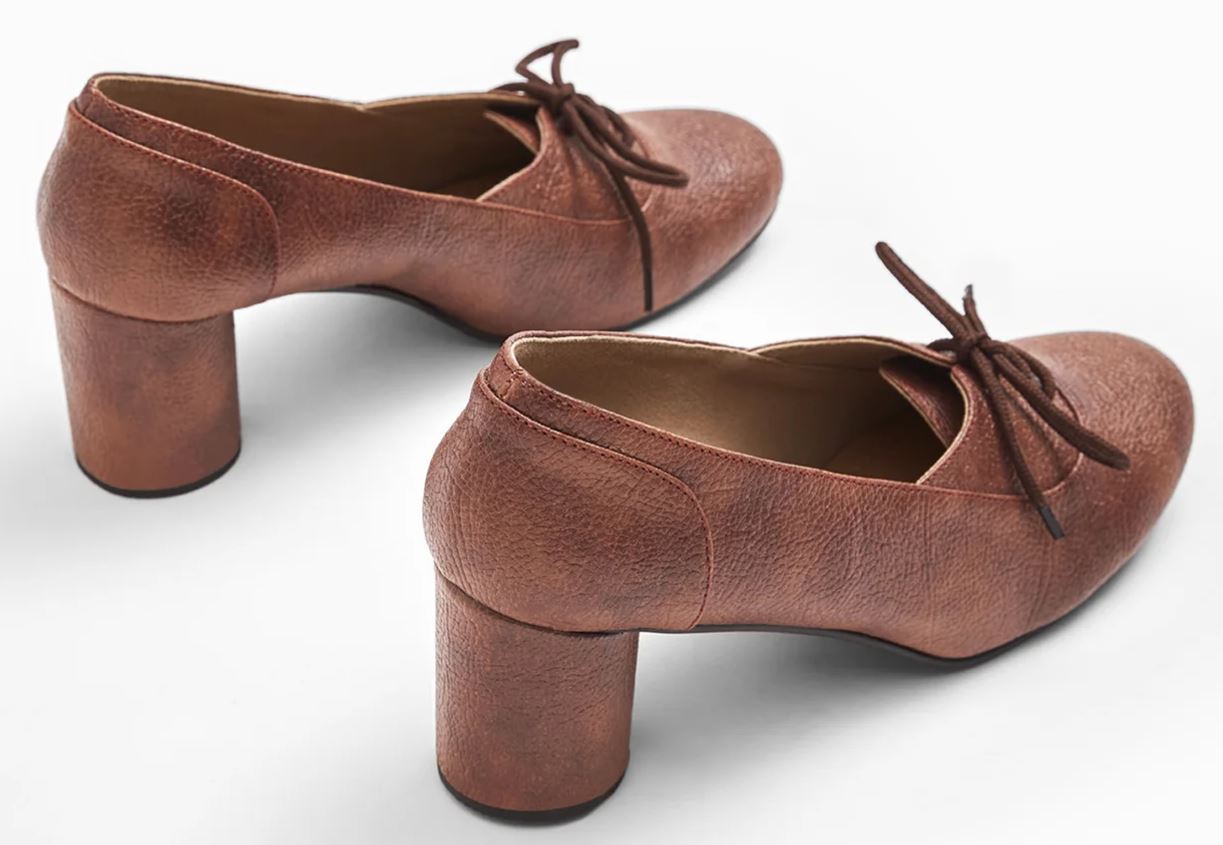 TAN TEXTURED HEELED BROGUES