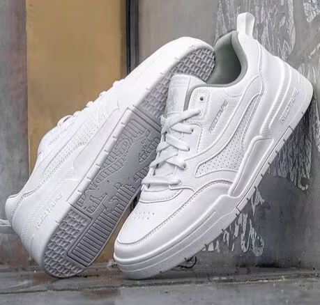 Men Low-Top Lace-Up Sneakers