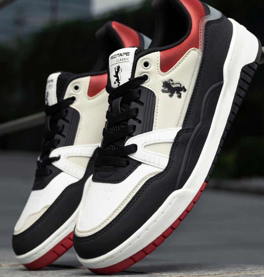 Men Colourblocked Contrast Sole Sneakers
