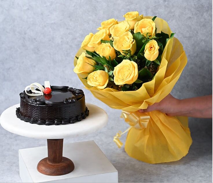 Sunny Roses With Cake Combo