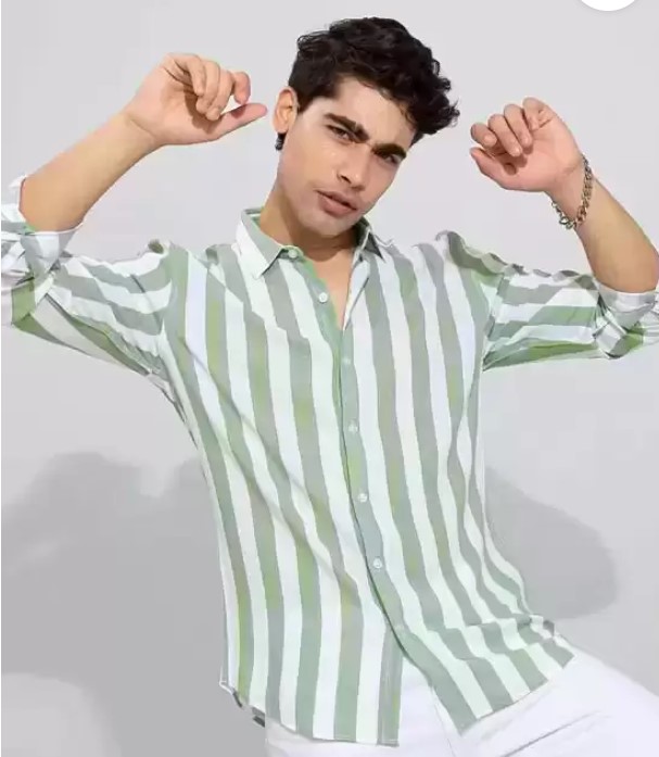Men Slim Fit Striped Spread Collar Casual Shirt